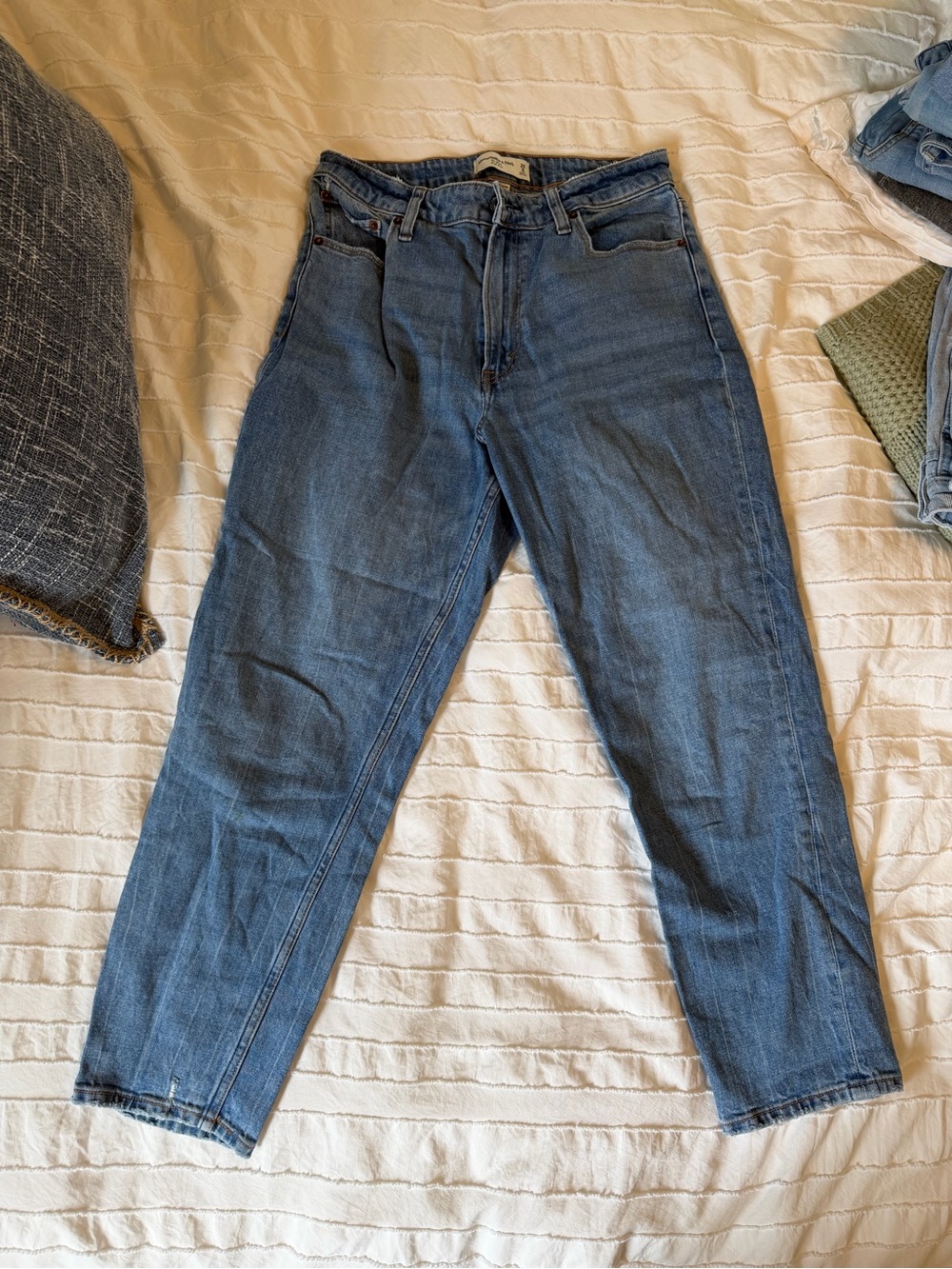 Abercrombie & Fitch Women's The mom High Ride Jeans in Medium Blue